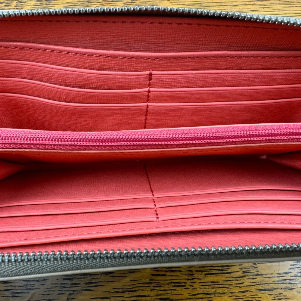 Fossil Beige Zippered Bifold Leather Wallet Wristlet‎ Clutch